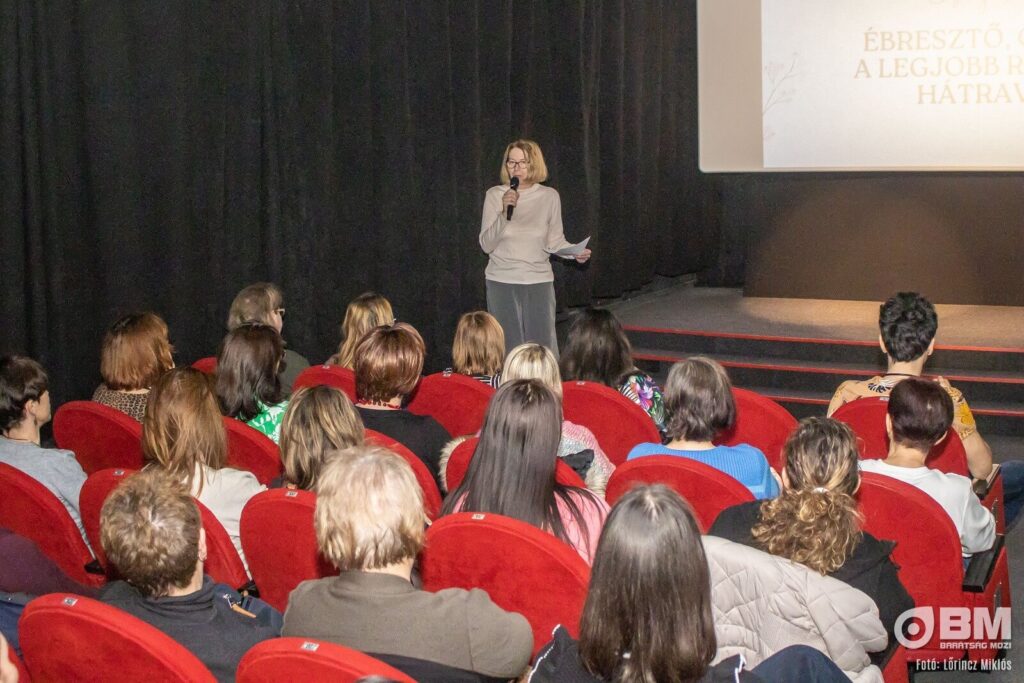 Gedő Ágnes pszichológus előadása a Csajos Esten az életközépi fordulópontról.